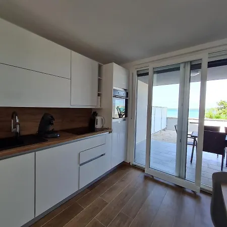 Adria Apartman *